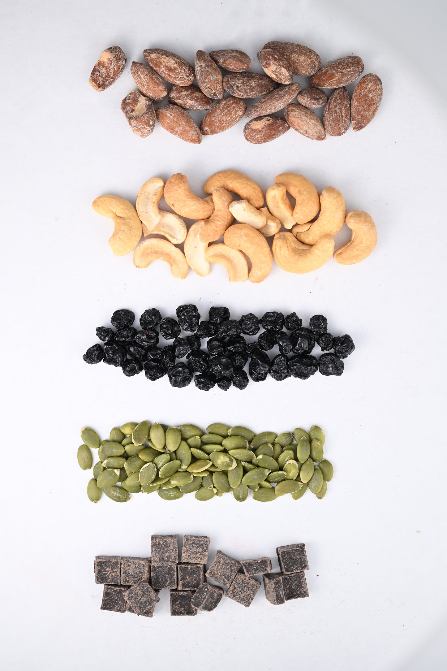 Heart-Conscious Snack Mix – Almonds, Blueberries, Seeds & Dark Chocolate